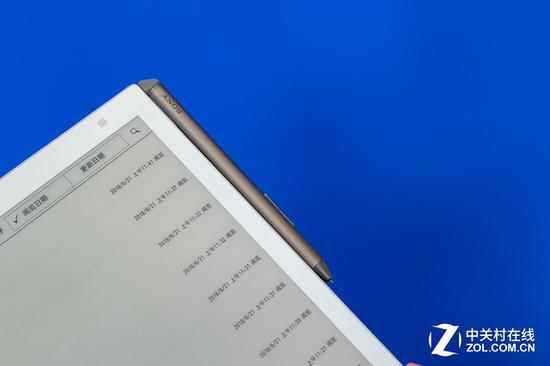 触控笔可通过凹槽吸附