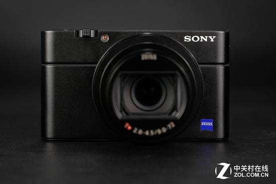 新相机搭载了一枚全新的24-200mm镜头