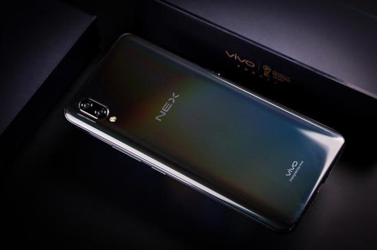 vivo NEX的全息幻彩背壳
