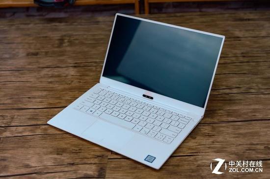新款XPS13的八代低压处理器可以在短时间冲刺到堪比标压的性能水平