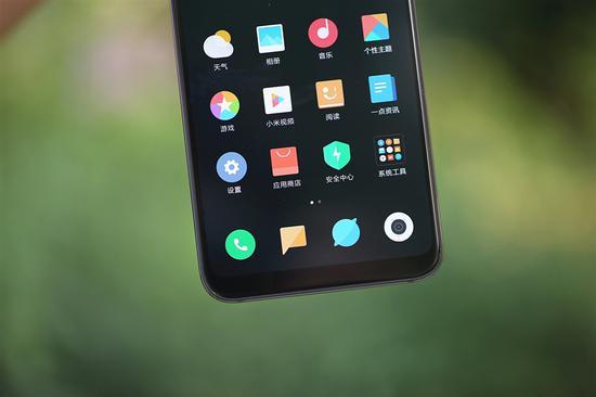 ↑↑↑正面底部,下巴宽度控制尚可,比小米MIX 2S要稍窄一些