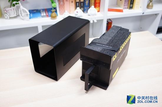 无需任何工具就可以打开显卡扩展坞