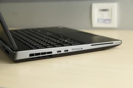 戴尔Precision 7530机身左侧接口