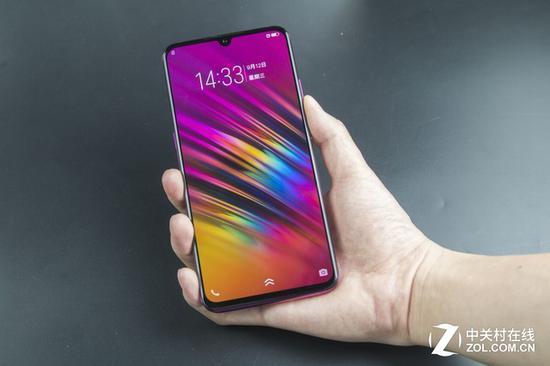 单手握持vivo X23