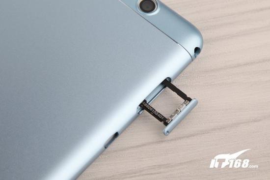 Micro USB、SIM/Micro SD卡槽、耳机插口
