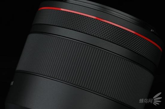 佳能RF 50mm F1.2L USM的对焦环以及多功能控制环
