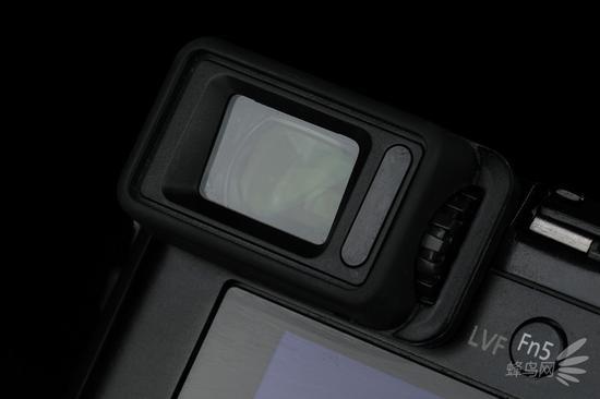 松下LUMIX LX100M2搭载了带有眼部感应器的电子取景器