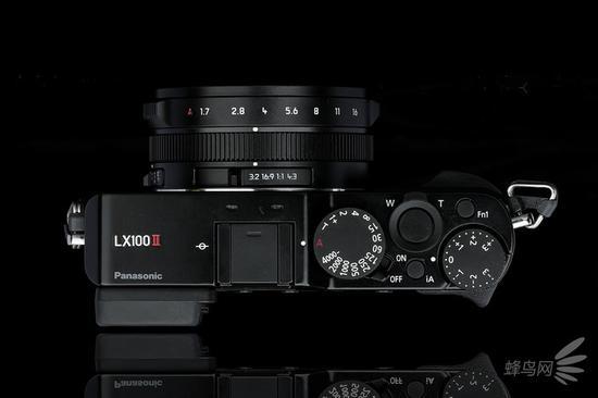 松下LUMIX LX100M2机身顶部