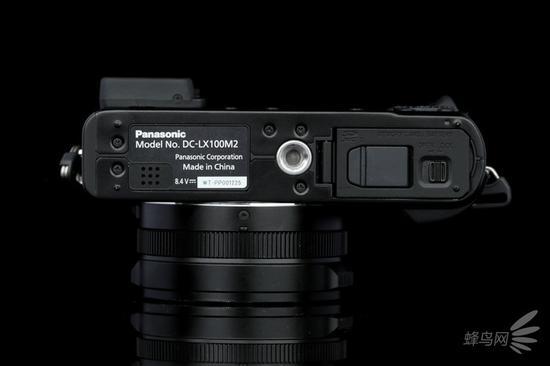 松下LUMIX LX100M2机身底部