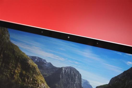 同上一代Surface Laptop一样,Surface Laptop 2支持Windows Hello面部识别。