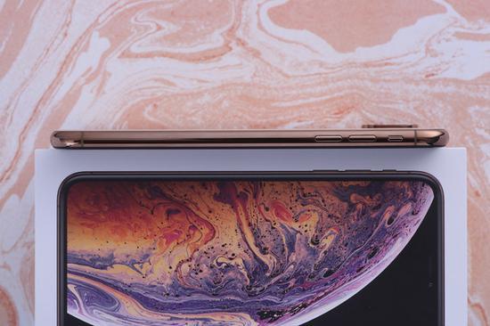 iPhone XS Max的边框采用物理气相沉积工艺打造