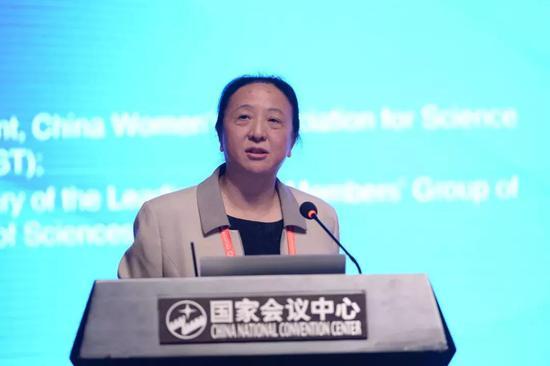 中国女科技工作者协会常务副会长、中国科学院原党组副书记 方新