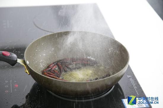 面对如此的情况 油烟机表现如何?