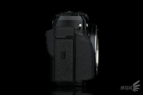 富士GFX 50R机身侧面