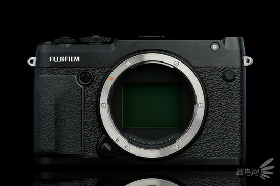 富士GFX 50R机身正面