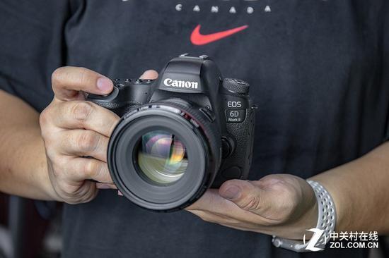 6D2+50 1.8组合目前大概9000多元,对于人像拍摄性价比极高