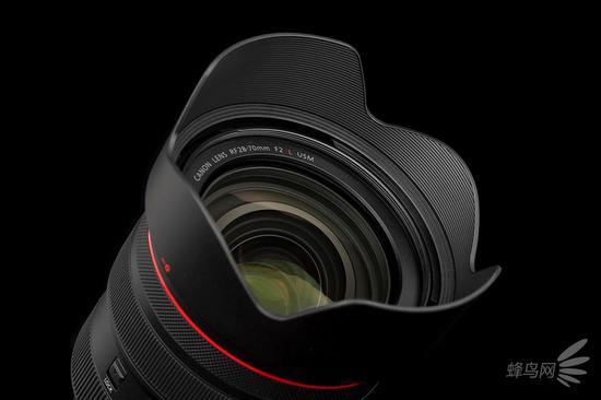 佳能RF 28-70mm f/2 L USM搭配遮光罩
