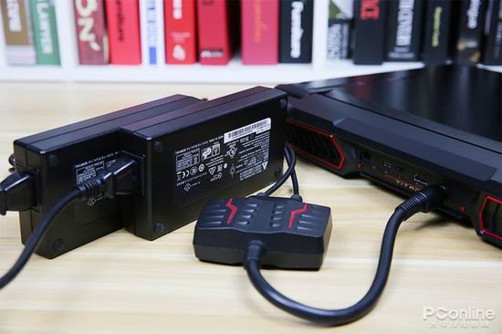 微星GT75 Titan 8RG配备双电源