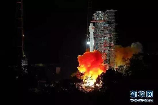 12月8日2时23分,我国在西昌卫星发射中心用长征三号乙运载火箭成功发射嫦娥四号探测器 图自新华社