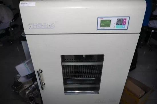 ▲恒温培养振荡器,本实验主要用于样品中交链孢毒素的充分振荡提取