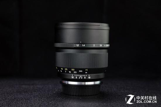 中一光学85mm f/1.2