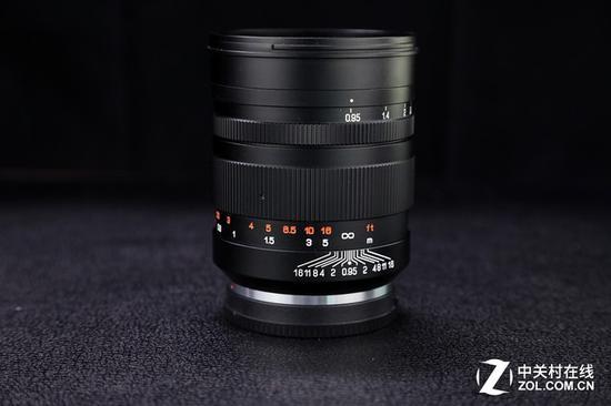 中一50mm f/0.95是笔者非常喜爱的镜头,奈何没有尼康口