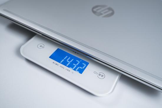 ↑13英寸机型实测重量为1432g