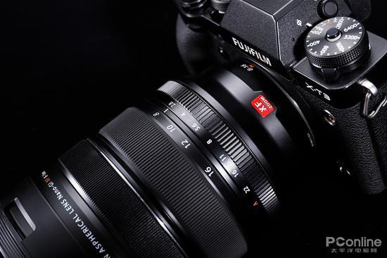 非常高端大气的“XF ZOOM”红色logo,这已经成为了富士龙高端镜头的特色了。