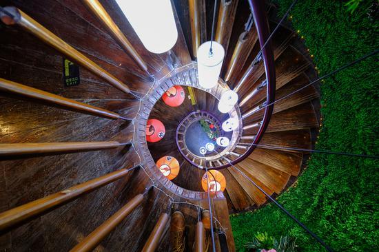 焦距:8mm 光圈:f/2.8 ISO感光度:800