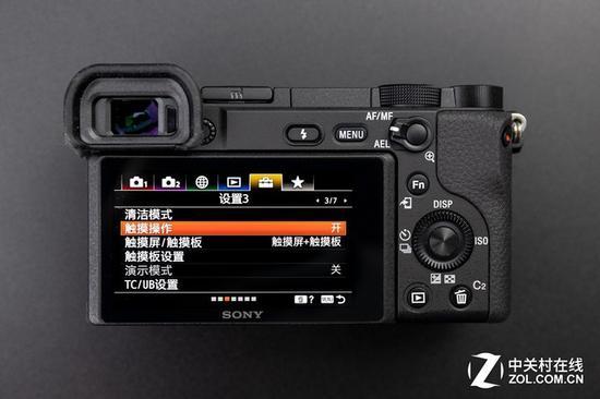 A6400采用了索尼全新的菜单设计,可以看到这款相机支持触控