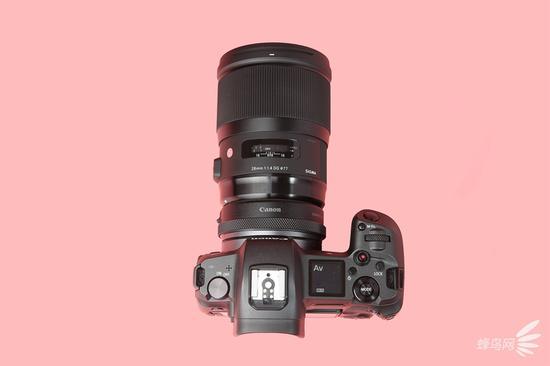 佳能EOS R通过转接环搭载适马28mm F1.4 DG HSM |Art