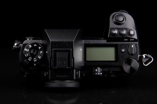 松下 LUMIX S1R机身顶部