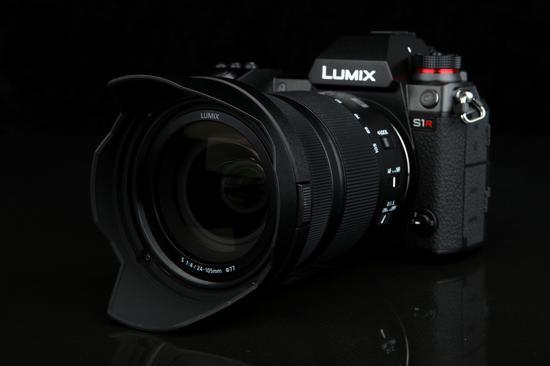 松下LUMIX S 24-105mm F4 MACRO O.I.S。遮光罩