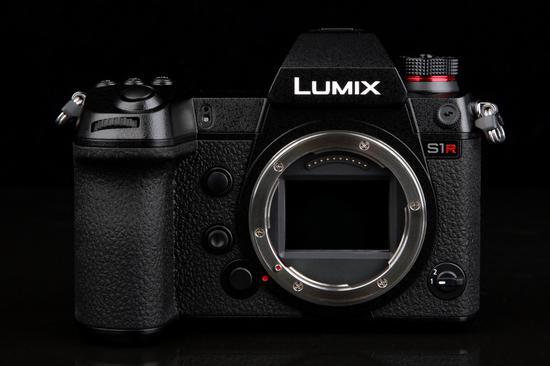 松下 LUMIX S1R机身正面
