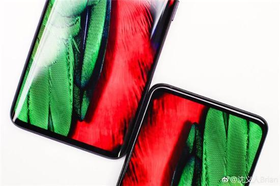 ▲左侧是OPPO Find X,右侧是OPPO Reno