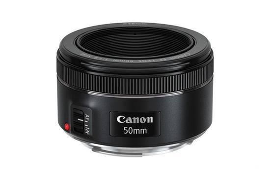 EF 50mm F1.8 STM镜头只需要几百元的价格就能感受到大光圈的效果。