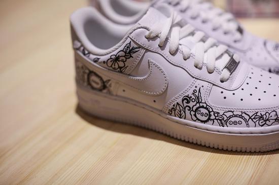 ▲Ton 设计的 Nike 球鞋