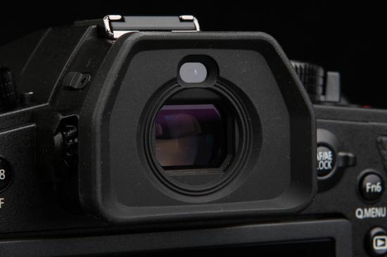 松下FZ1000 II电子取景器