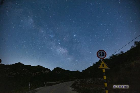 试拍银河松下S1R + 24-105 f4。24mm,iso6400,f4,30s。