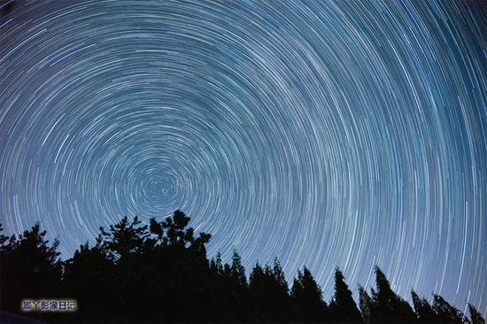 试拍叠加星轨松下S1R + 24-105 f4。24mm,iso3200,f4,30s。126张叠加