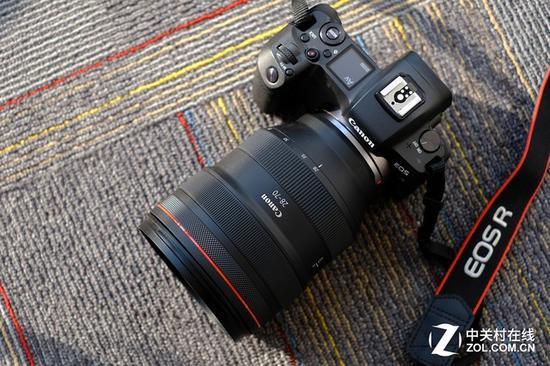 佳能RF28-70mm F2 L USM口径非常大,而大口径带来的是更好的画质体验