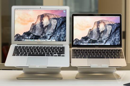 ▲ 旧款 MacBook Air 与 New MacBook。 图片来自:The Verge