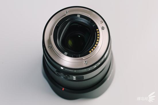 索尼FE 35mm F1.8镜头卡口部分