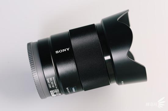 索尼FE 35mm F1.8镜头