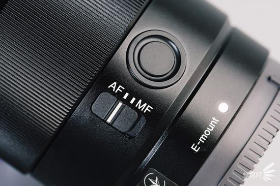 索尼FE 35mm F1.8镜头对焦模式开关和自定义按钮