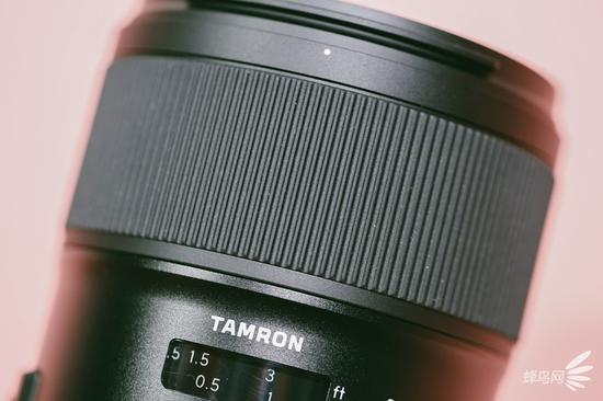 腾龙SP 35mm F1.4 Di USD镜头宽大的对焦环