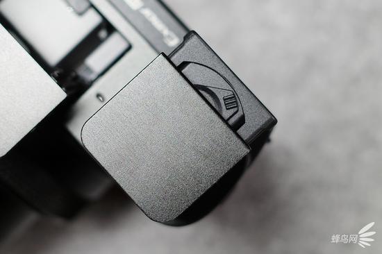 索尼黑卡RX100 VII弹出式取景器顶部屈光度调节拨杆