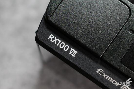 索尼黑卡RX100 VII