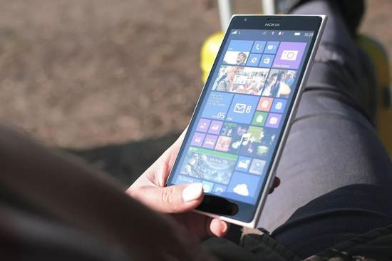 Lumia系列的出现,与微软windows 8等产品为消费者诟病的时间重合。/ unsplash