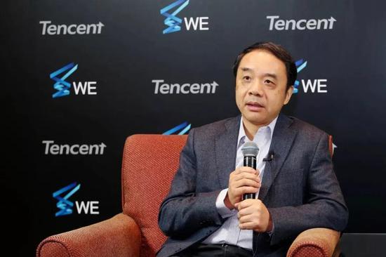 王贻芳接受媒体采访。腾讯供图
